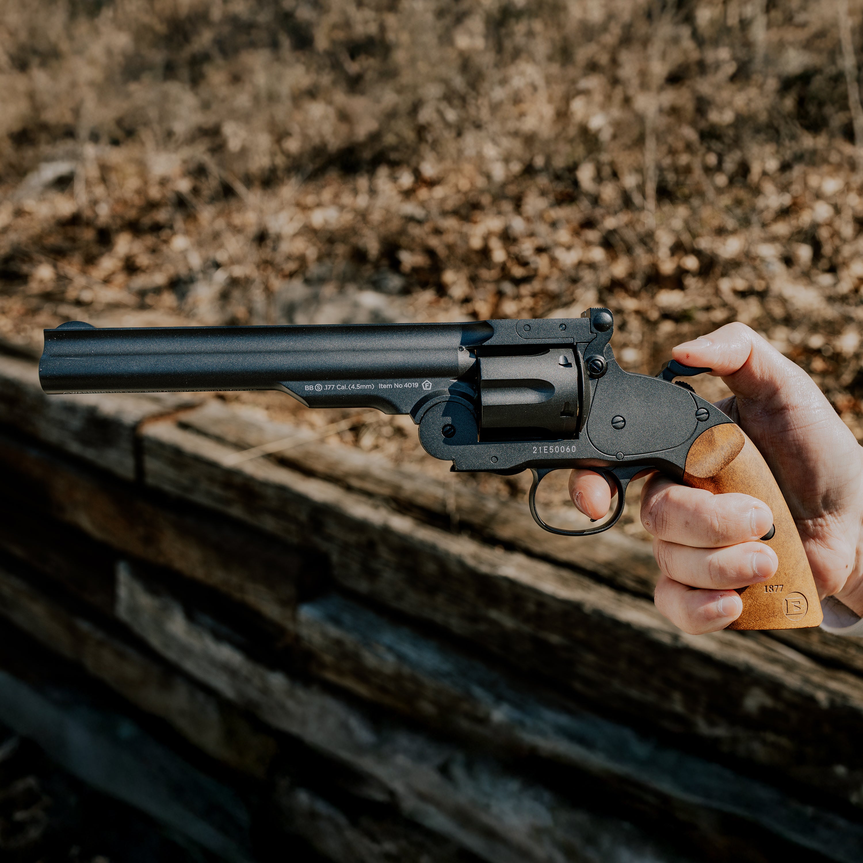 Schofield 7 英寸 - 青铜色